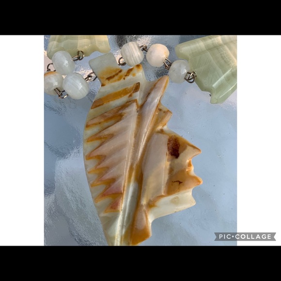 Vintage carved agate necklace - Picture 3 of 4
